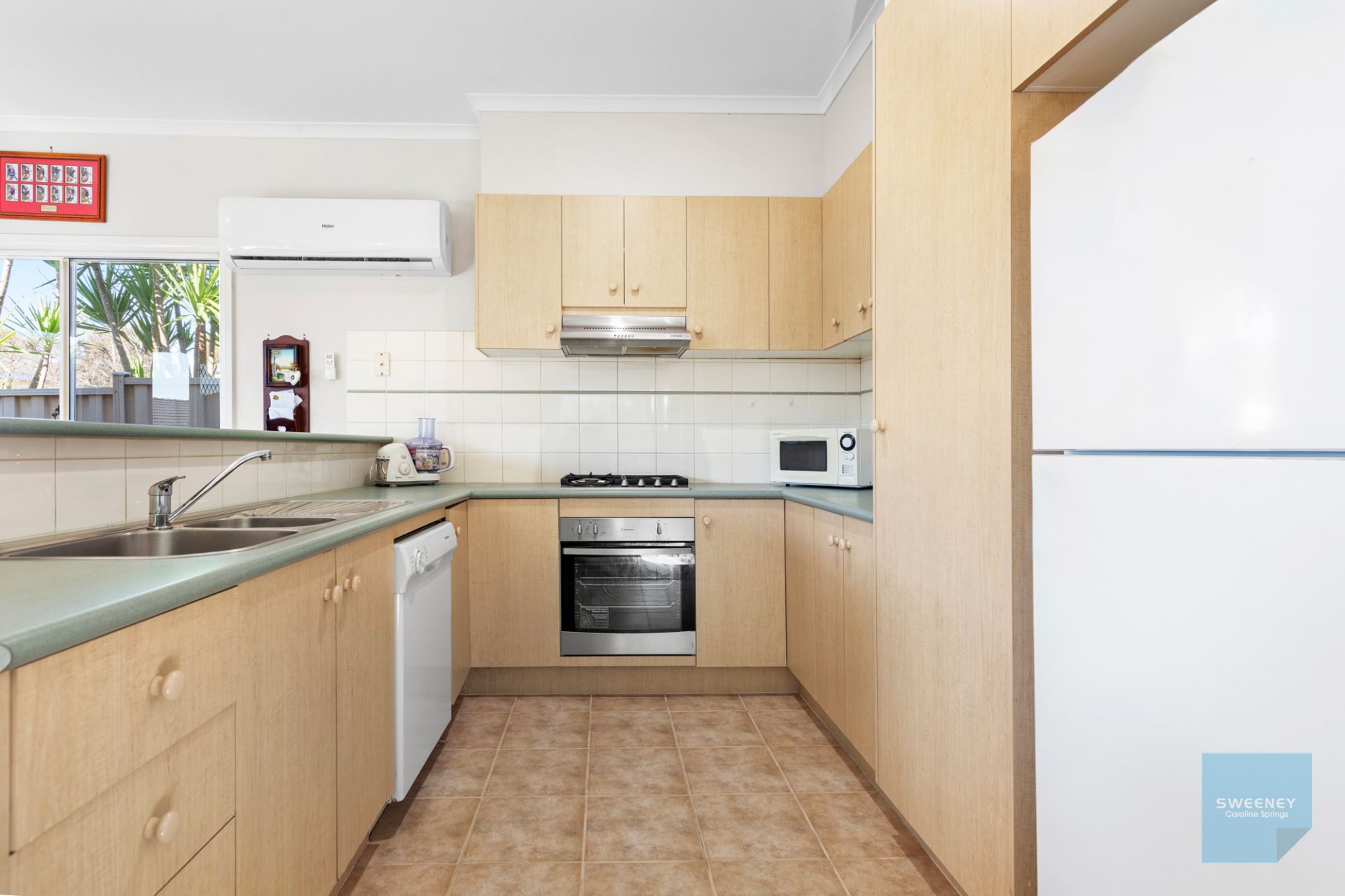 28 Naracoorte Drive, Caroline Springs - Thumbnail 3
