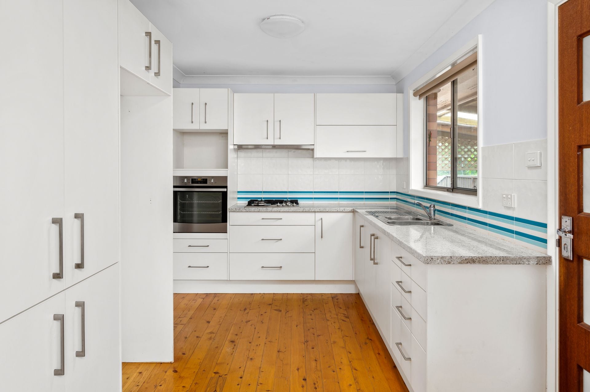 6 Strathmore Road, Caves Beach - Thumbnail 5