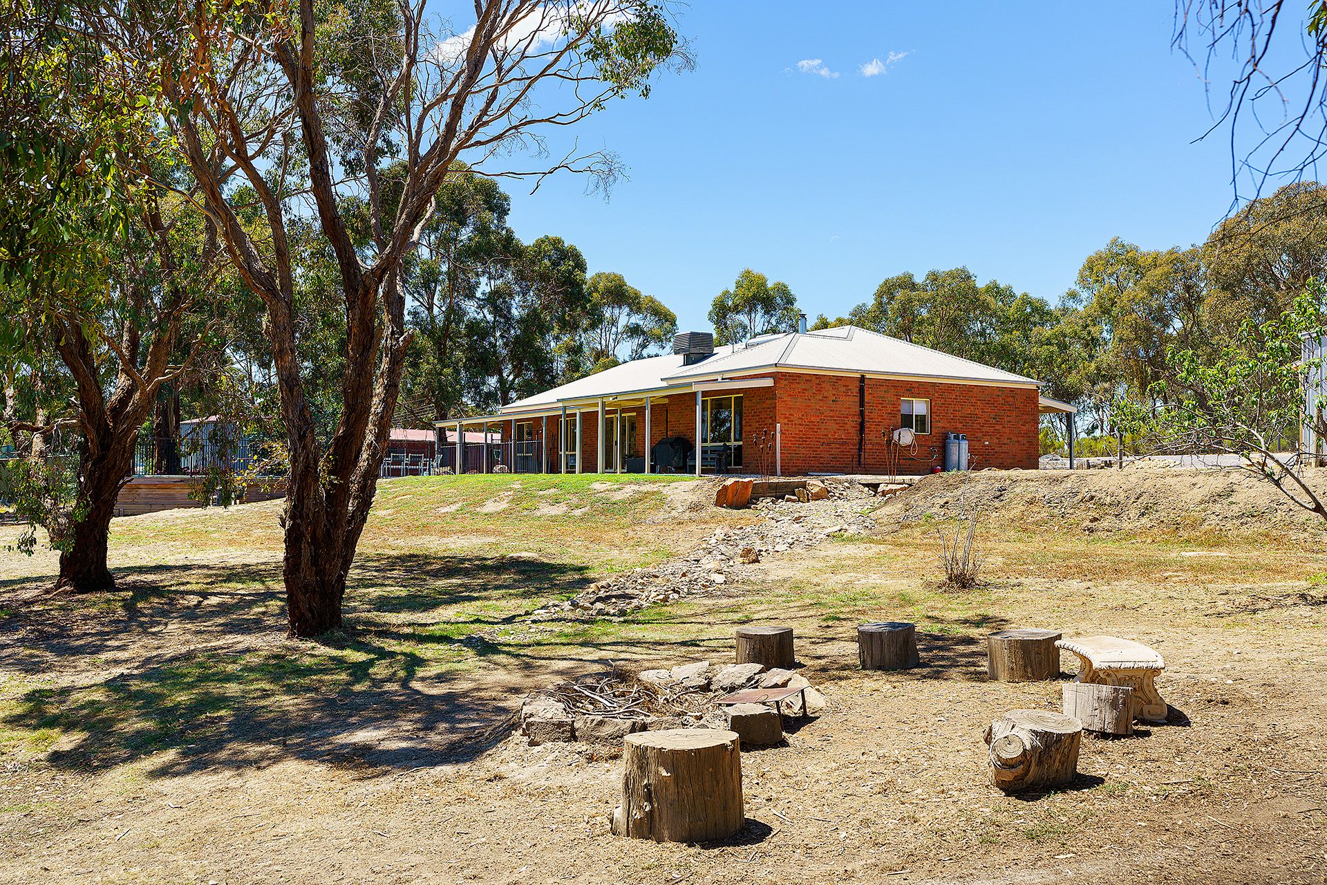 16 Ross Drive, Castlemaine - Thumbnail 2