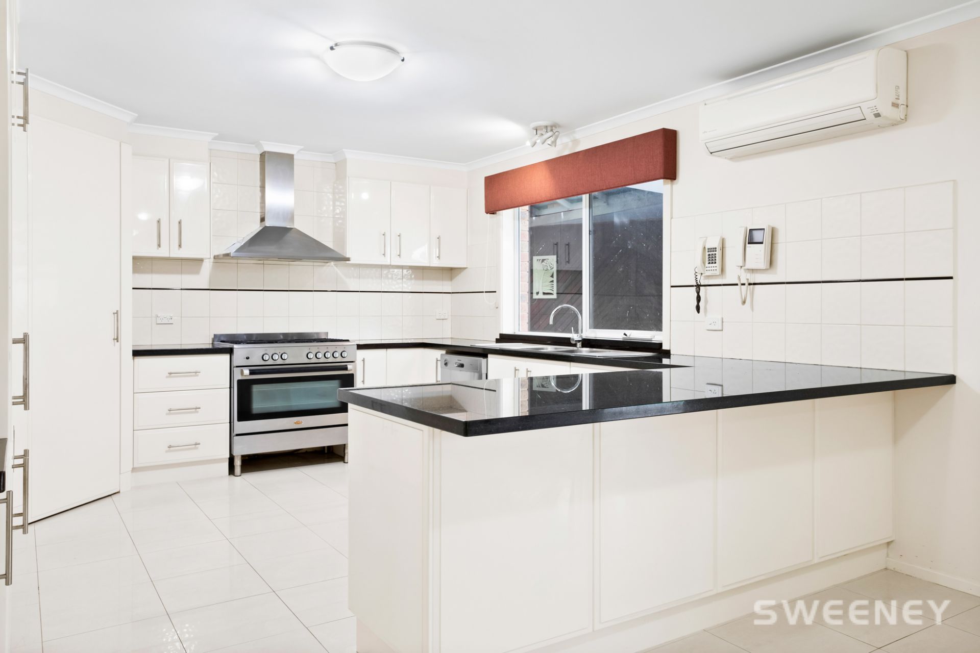 54 Waratah Drive, Altona Meadows - Thumbnail 3