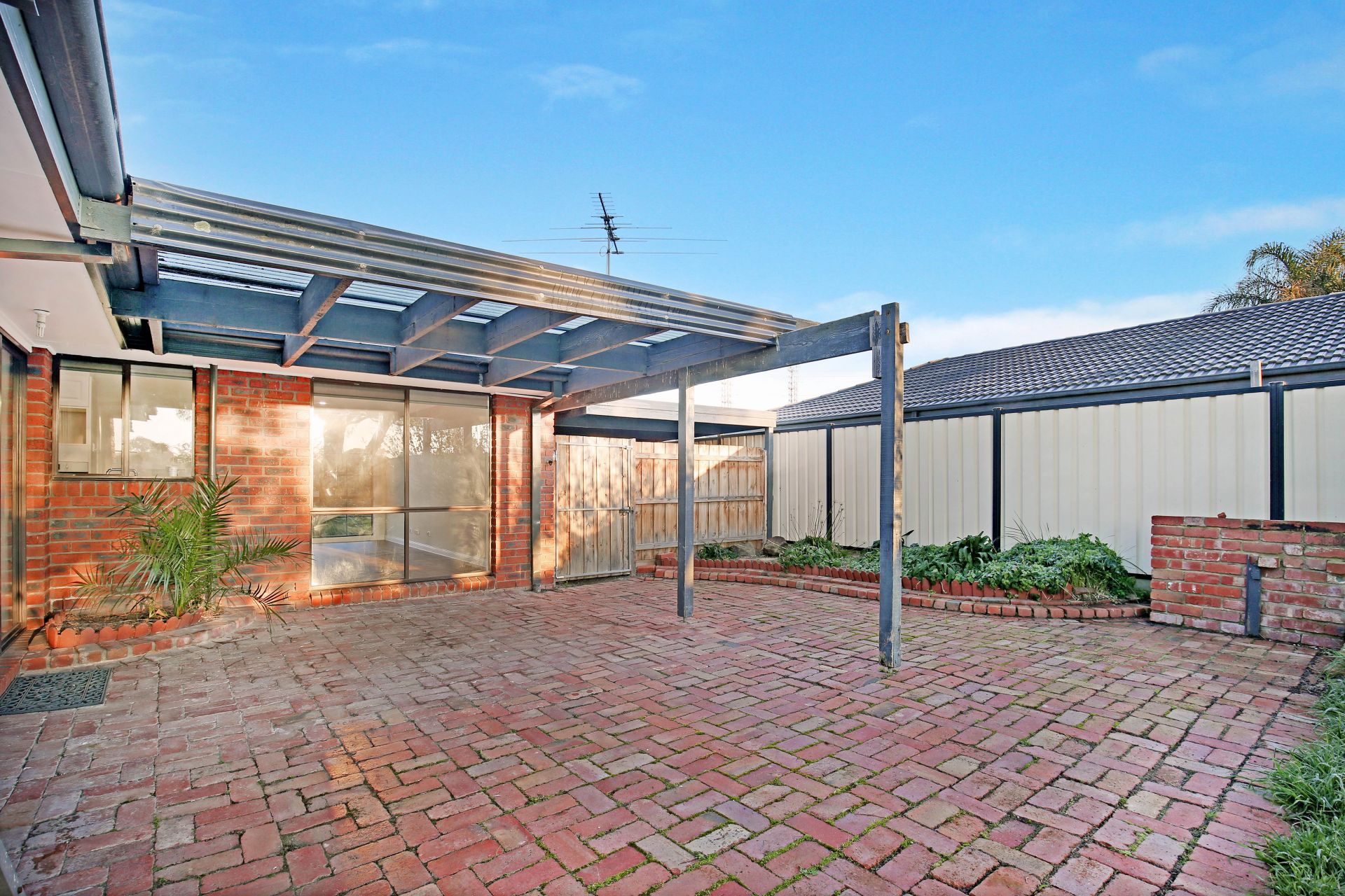 Freshly Painted 3 Bedroom Family Home!!