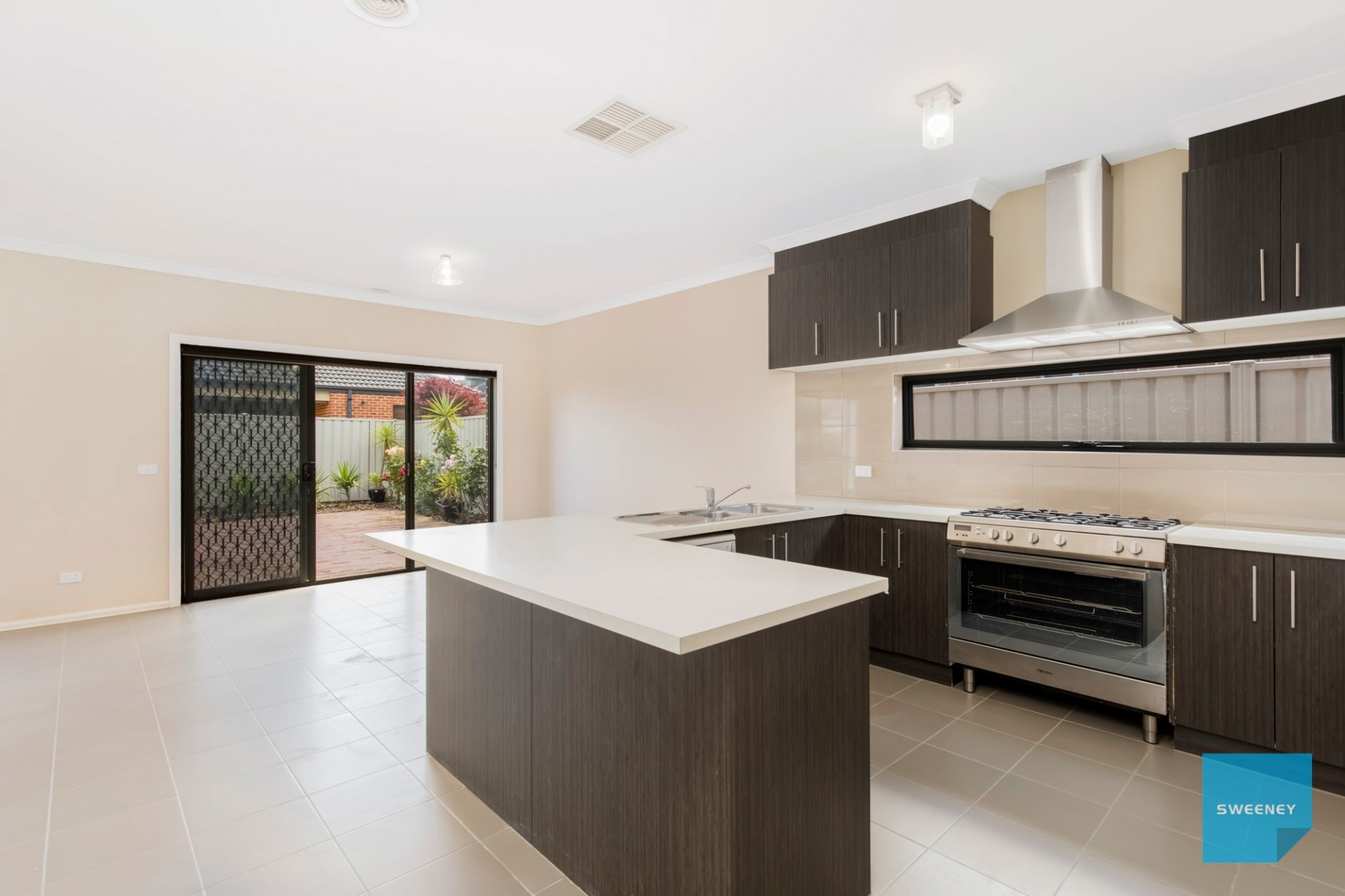 37 Daly Circuit, Caroline Springs - Thumbnail 4