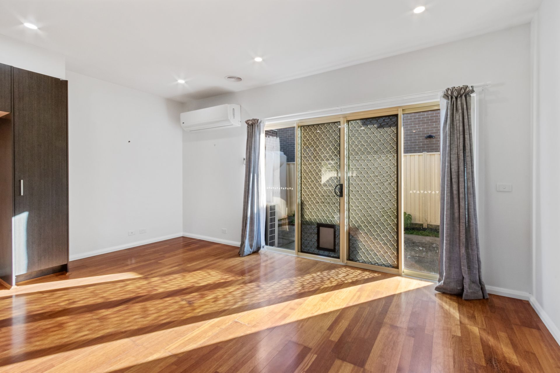 Modern unit in prime location