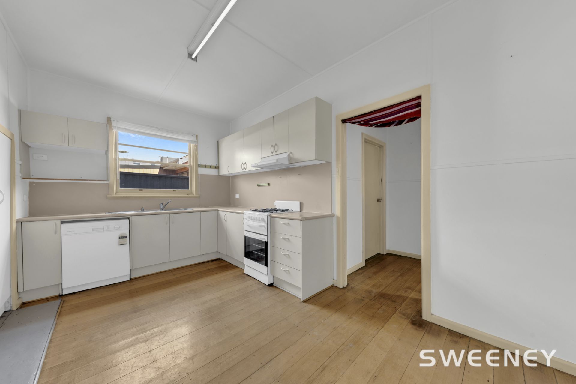 2 Waiora Parade, West Footscray - Thumbnail 4