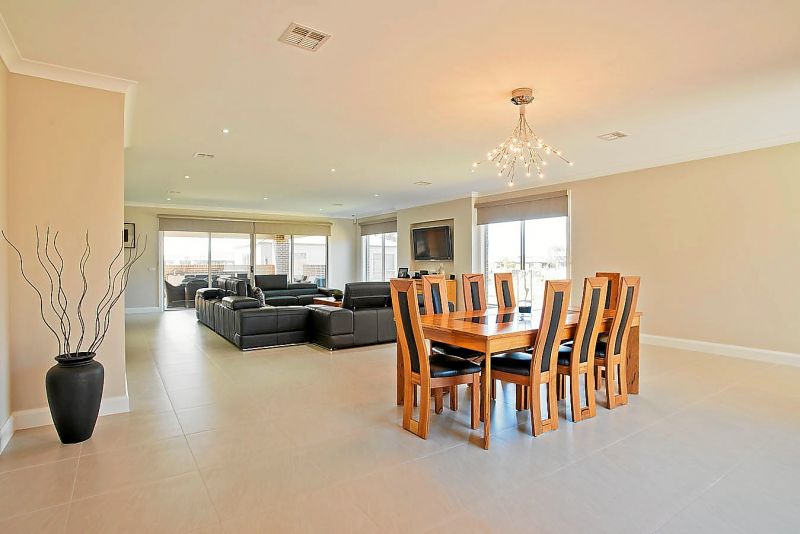 16 Carberry Drive, HOPETOUN PARK Sweeney Estate Agents