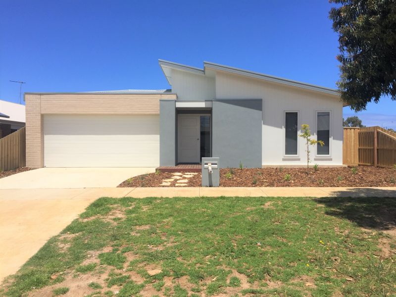 8 Empress Boulevard, Ocean Grove VIC 3226