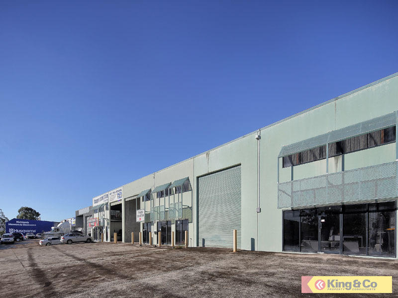 GREAT UNIT WITH BOUNDARY RD EXPOSURE!