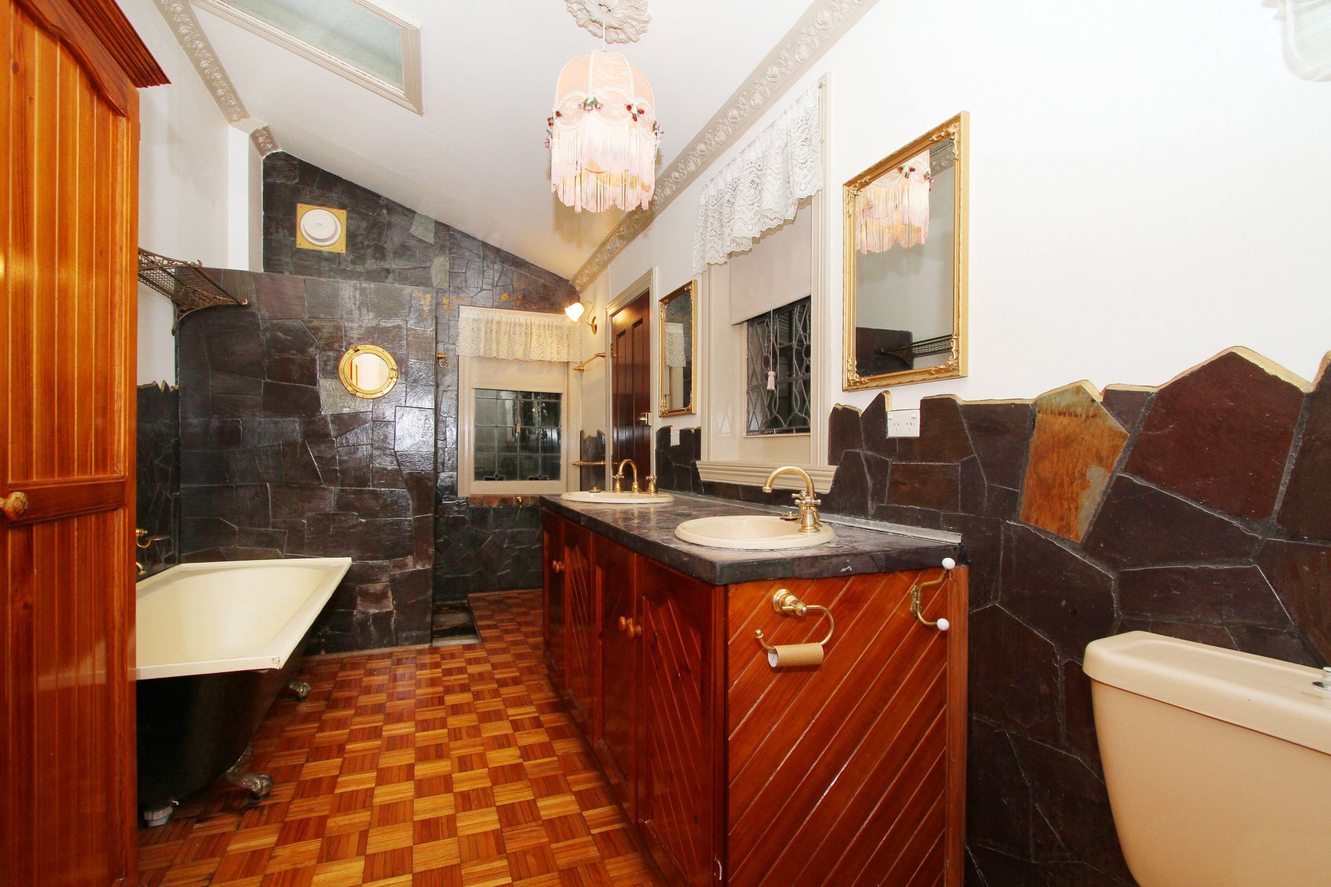 Gorgeous House in Perfect Location!