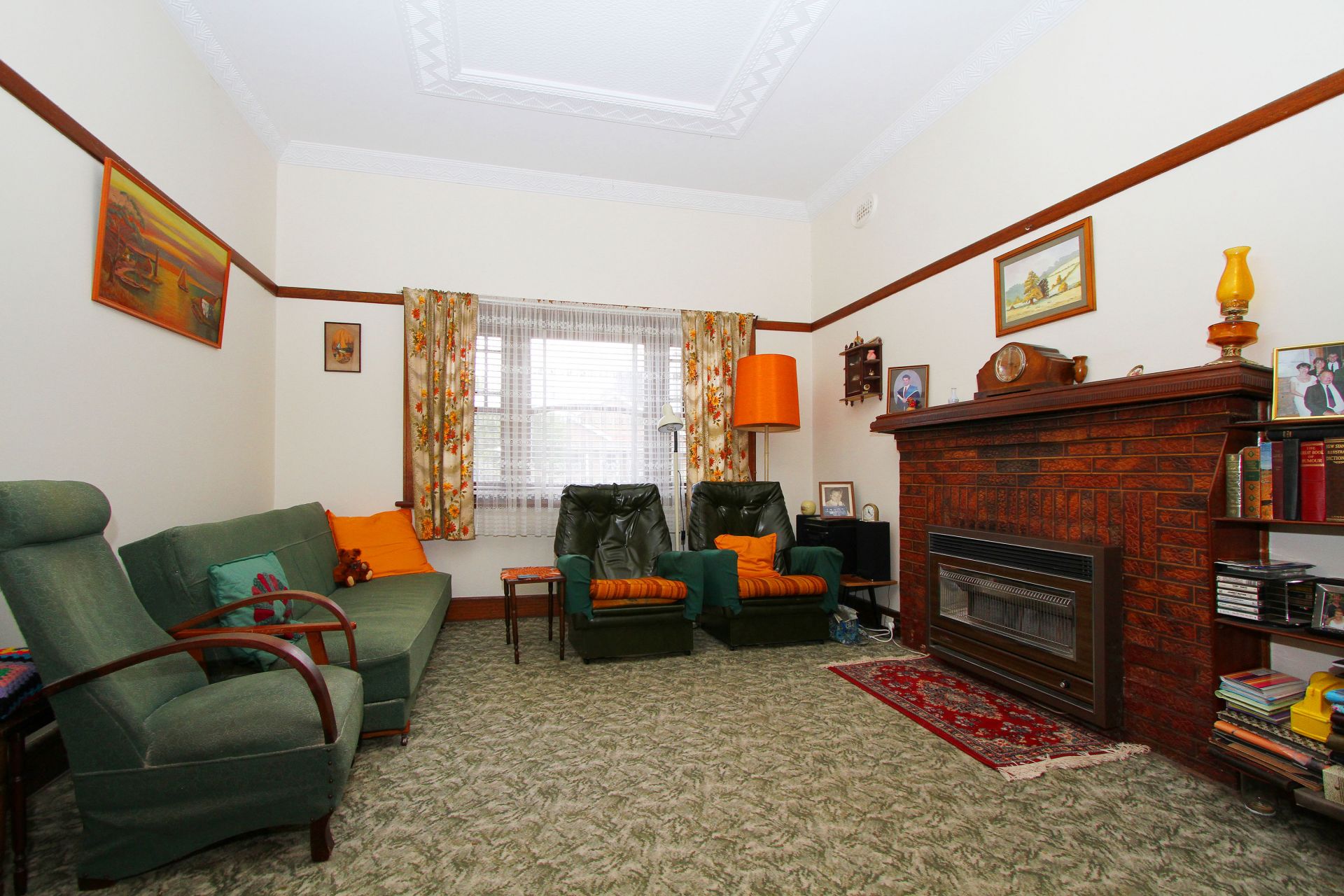 A BEAUTIFUL BALANCE OF PERIOD STYLE AND A GREAT LOCATION