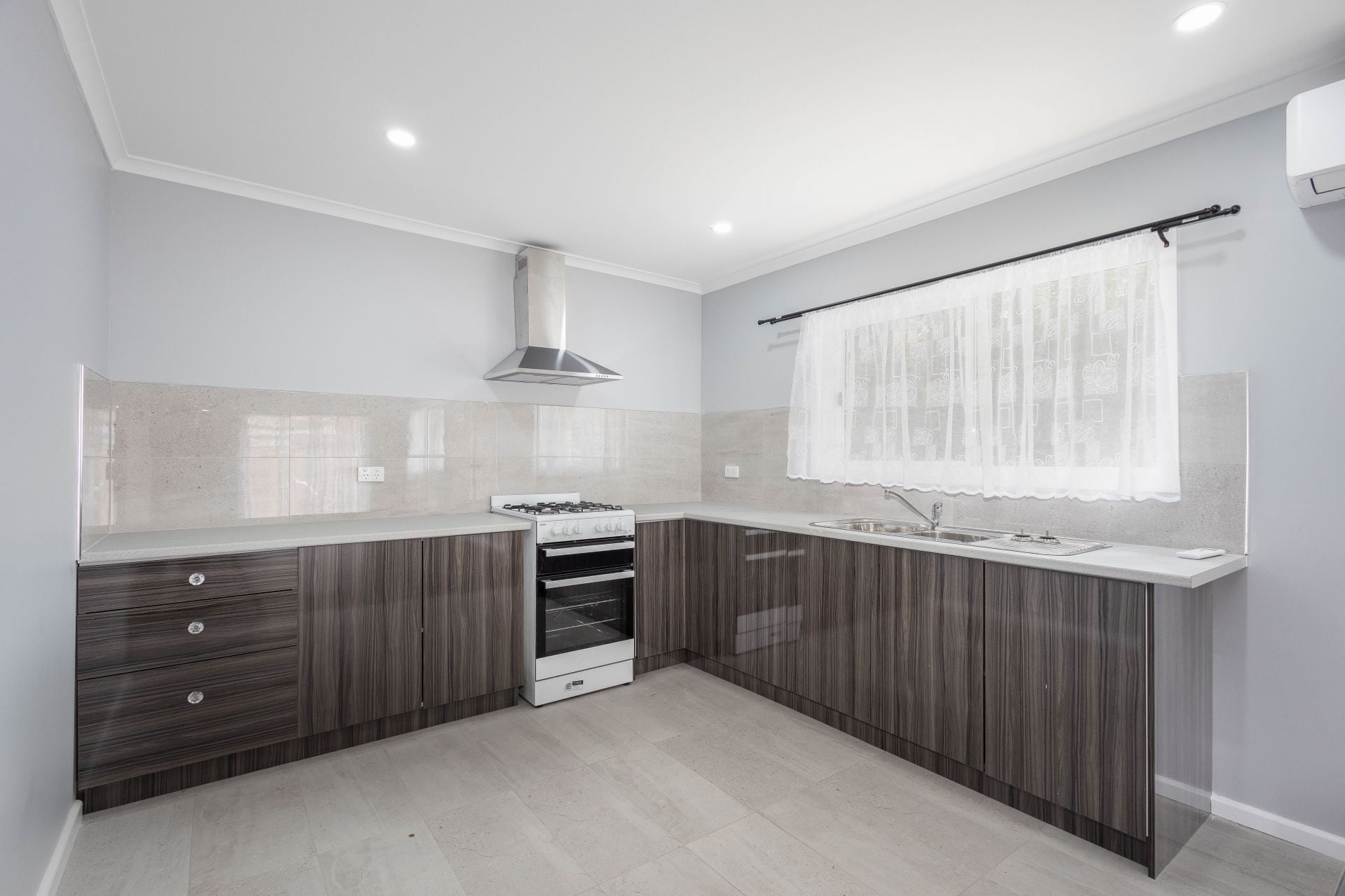 Charming 3-Bedroom Home – Perfect for Families, Convenient Location!