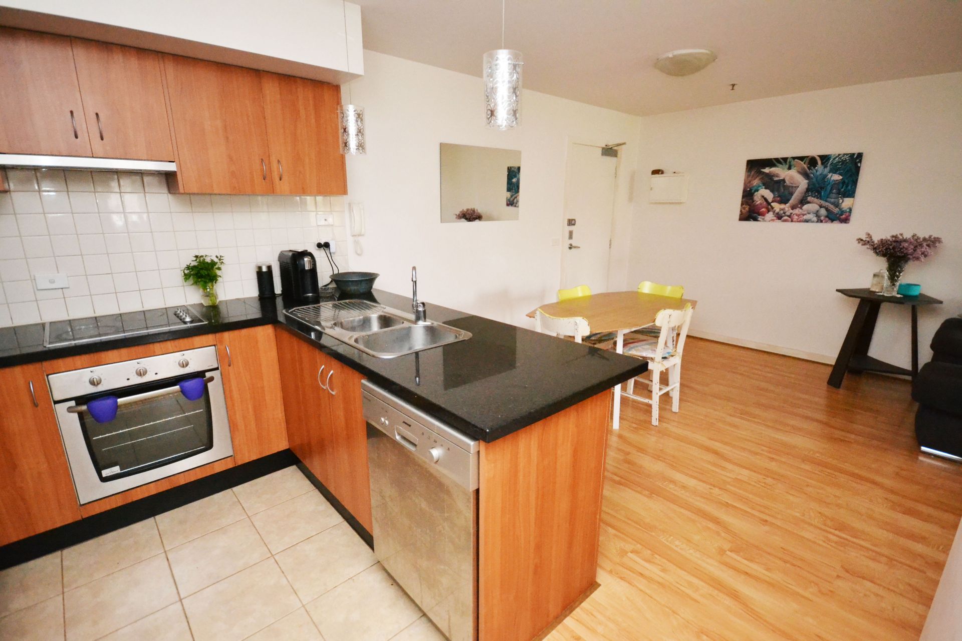 CUTE, COSY AND CONVENIENTLY LOCATED