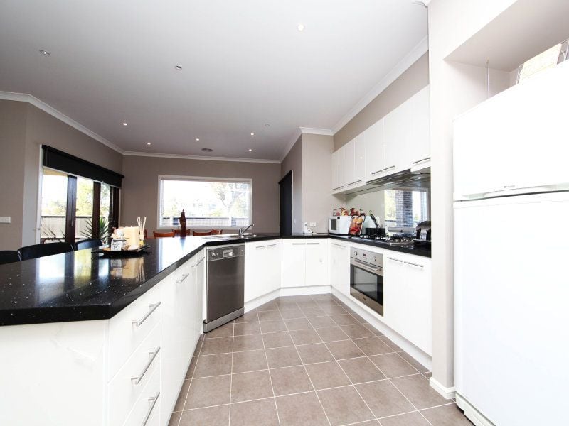 31 Torbreck Avenue SOUTH MORANG, South Morang - Thumbnail 4