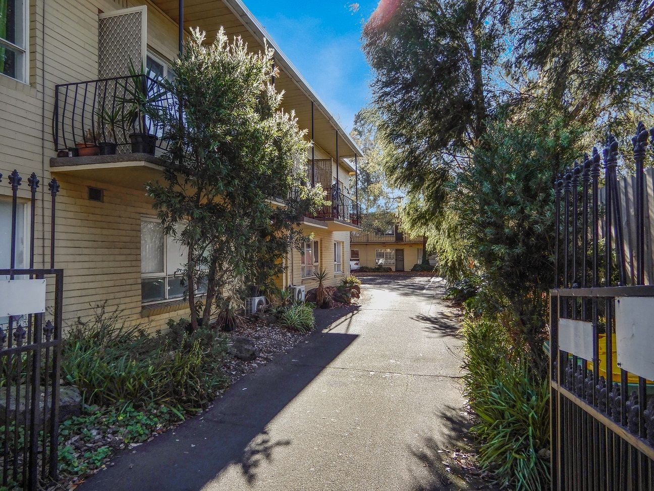 OUTSTANDING LOCATION, LUXURIOUS RENOVATION