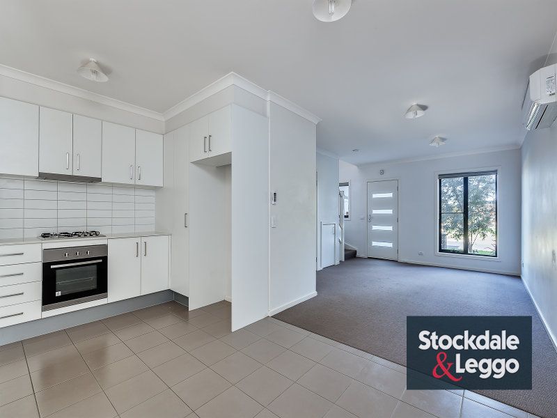 35 Pasture Crescent MERNDA, Mernda - Thumbnail 5