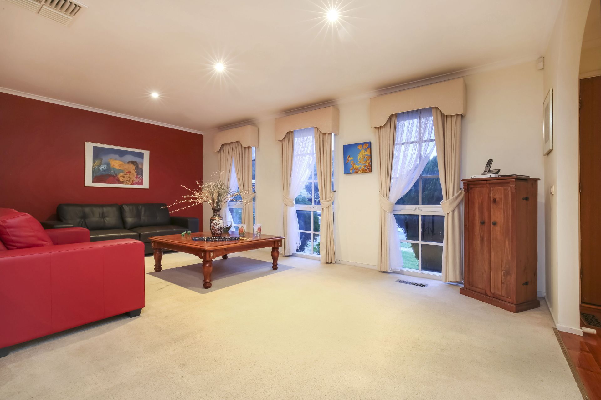 4 Car Garage On 624sqm - Seize This Significant Opportunity!