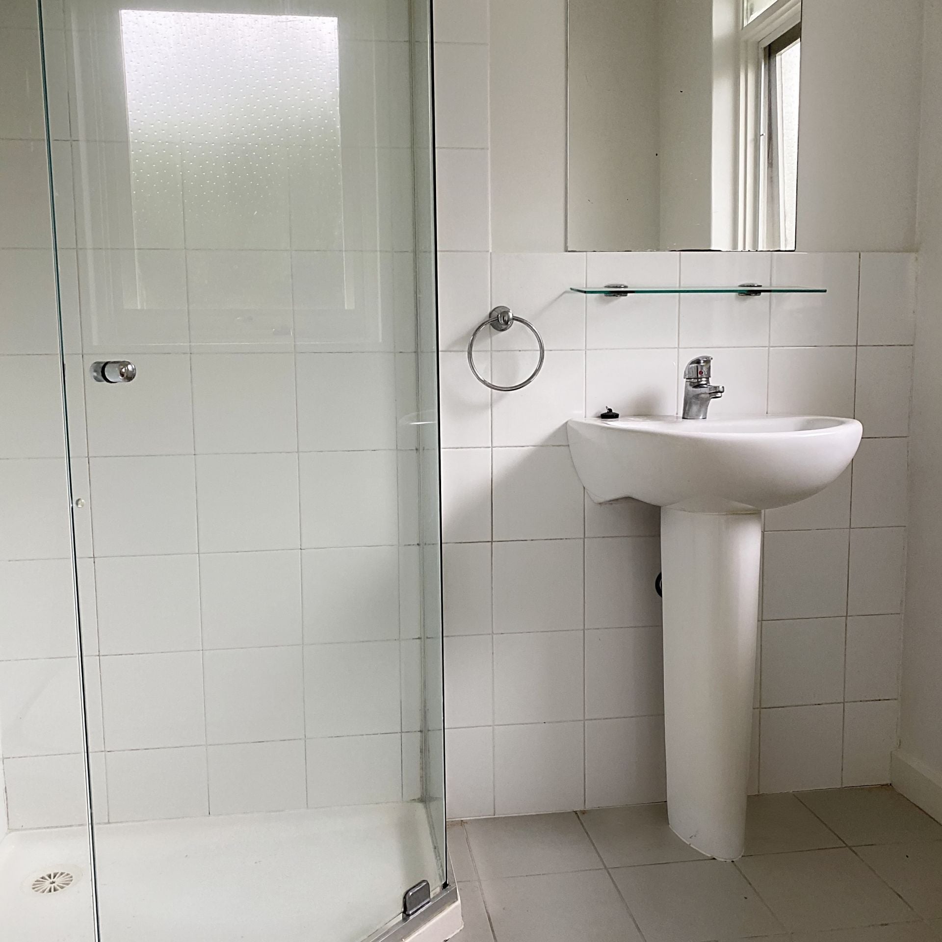 Bright 1 Bedroom - Quiet Block