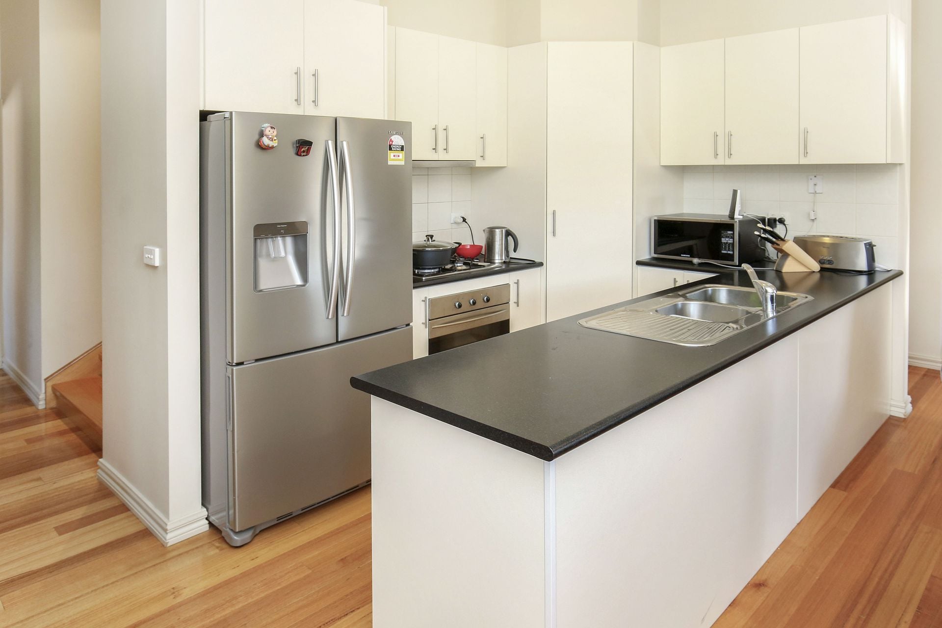 Modern Unit, Great Location, Minutes to all...