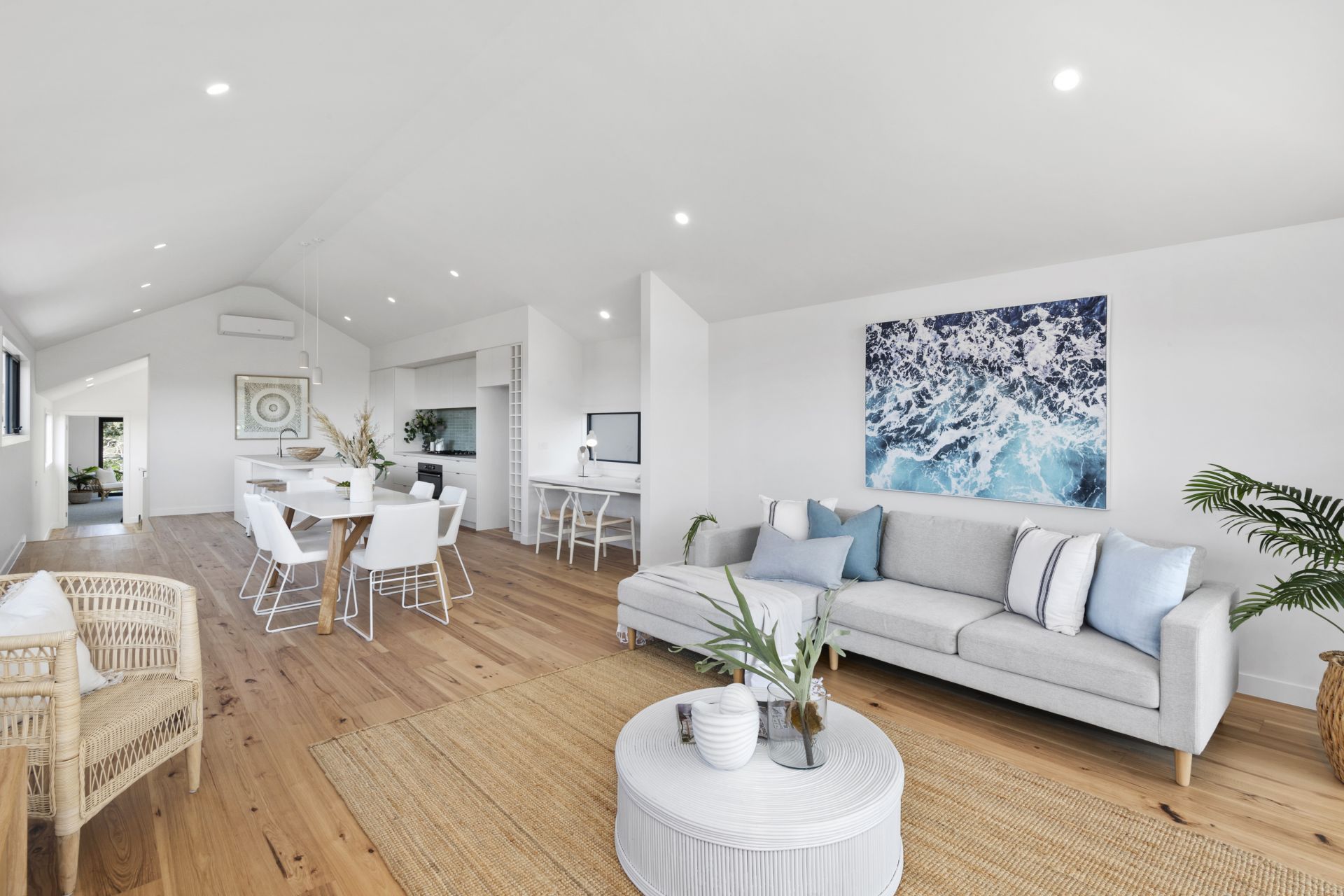 66 Beach Road, Torquay - Thumbnail 3