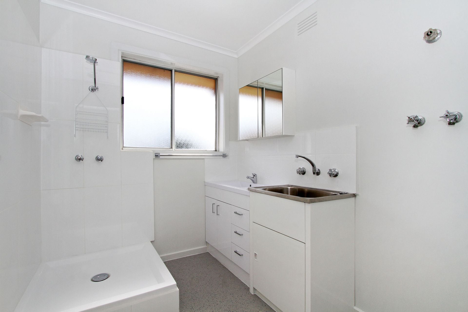 UPDATED EXCELLENCE IN A SUPERB LOCATION