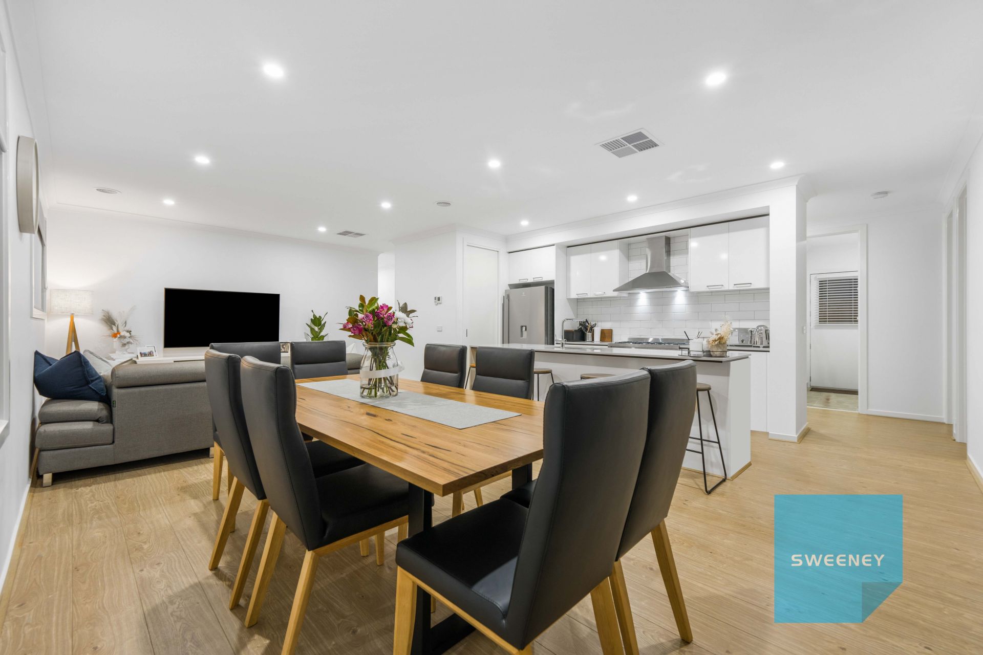 16 Journey Drive, Fraser Rise - Thumbnail 5