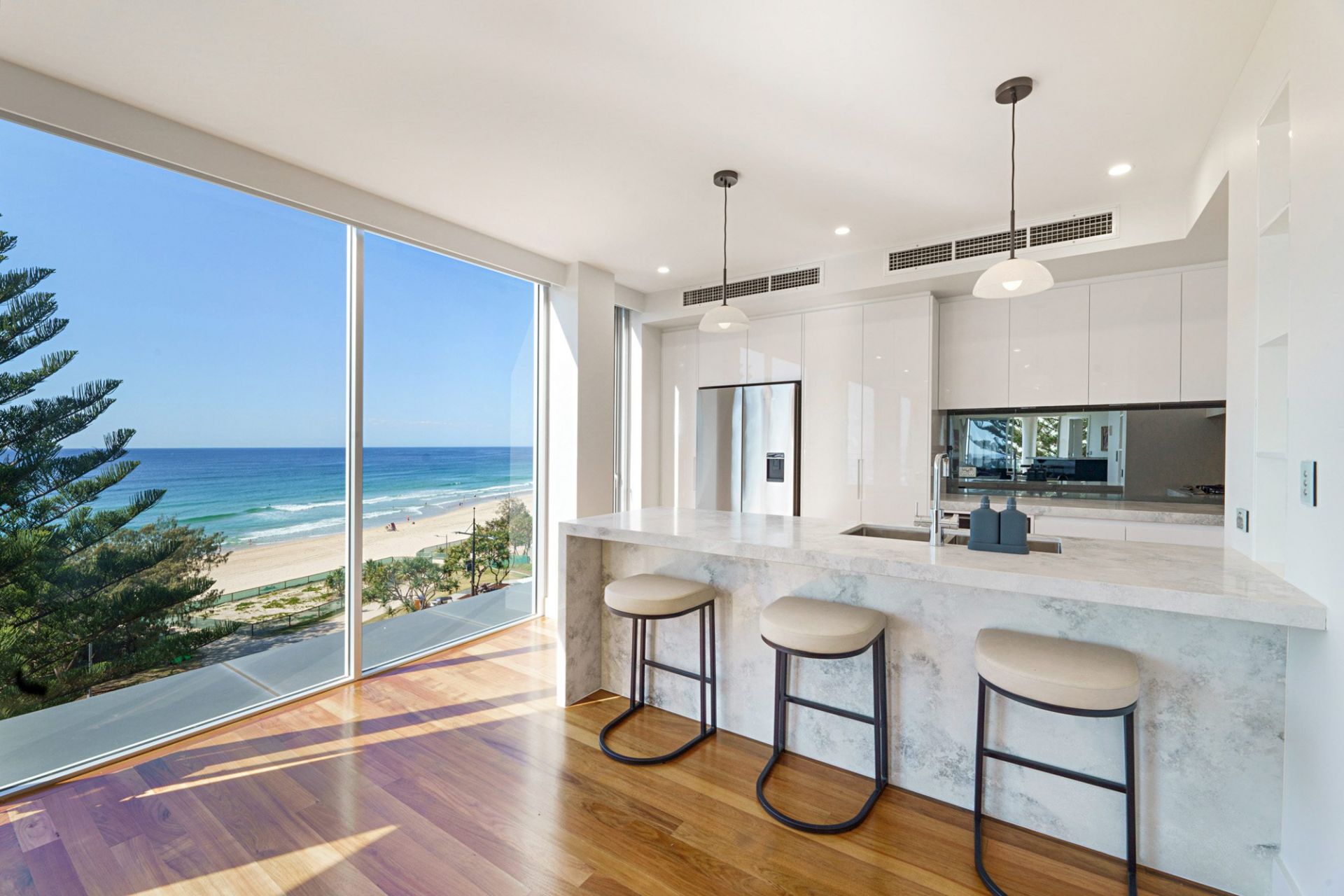 6/5 Laycock Street, Surfers Paradise - Thumbnail 3