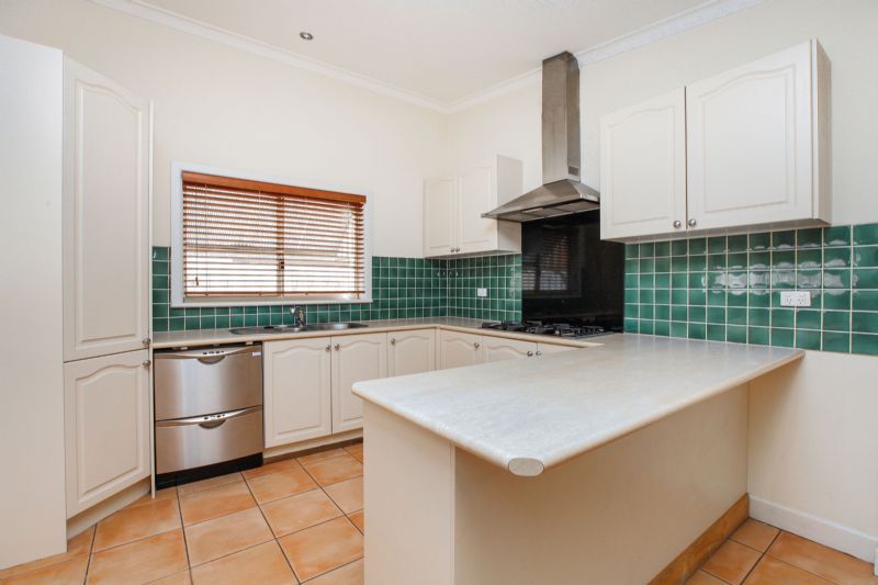 28 Swan Street, Footscray - Thumbnail 8