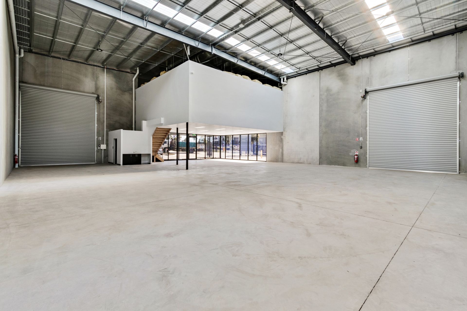 WAREHOUSE/ OFFICE/ SHOWROOM