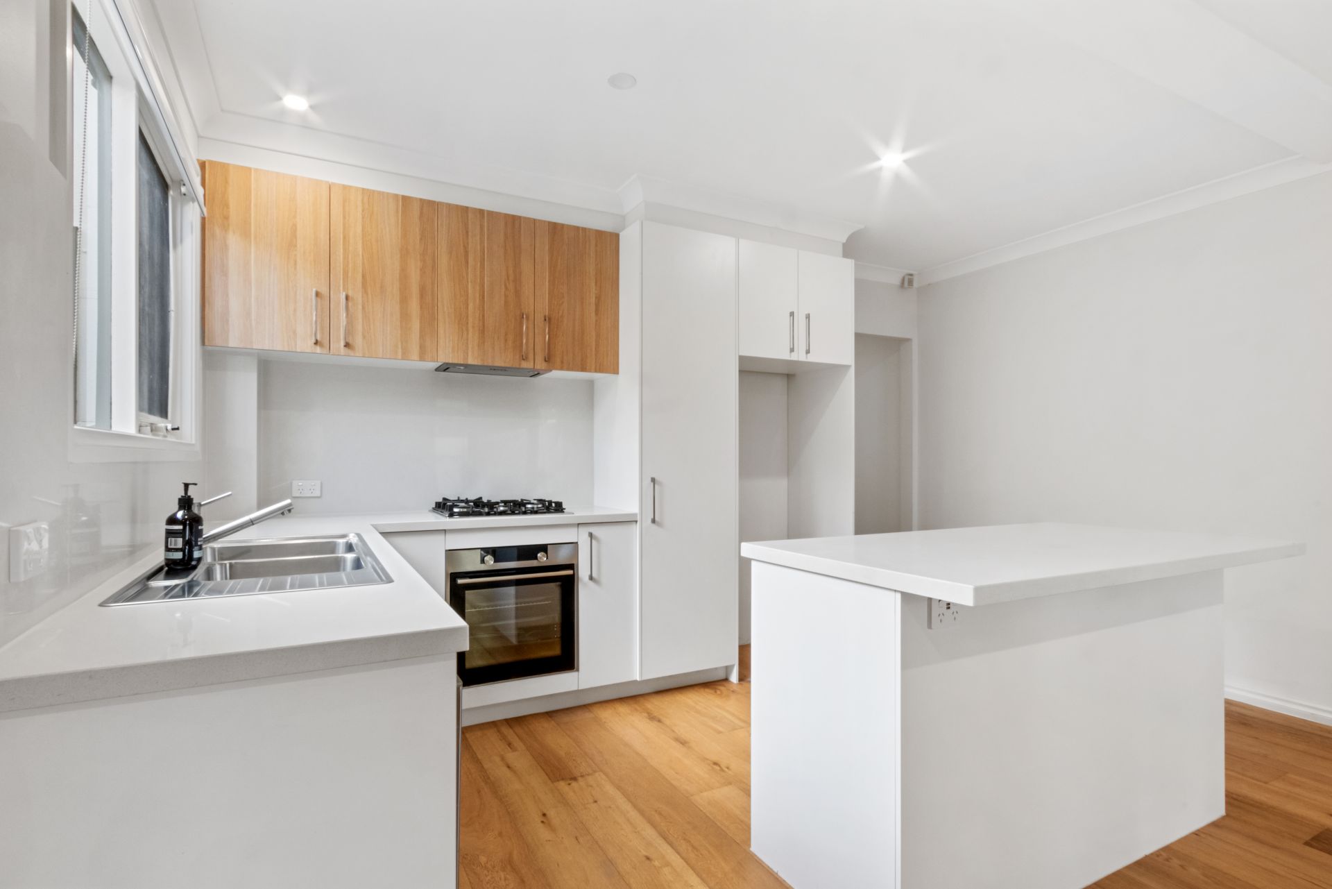 Stunning 2 Bedroom Townhouse!