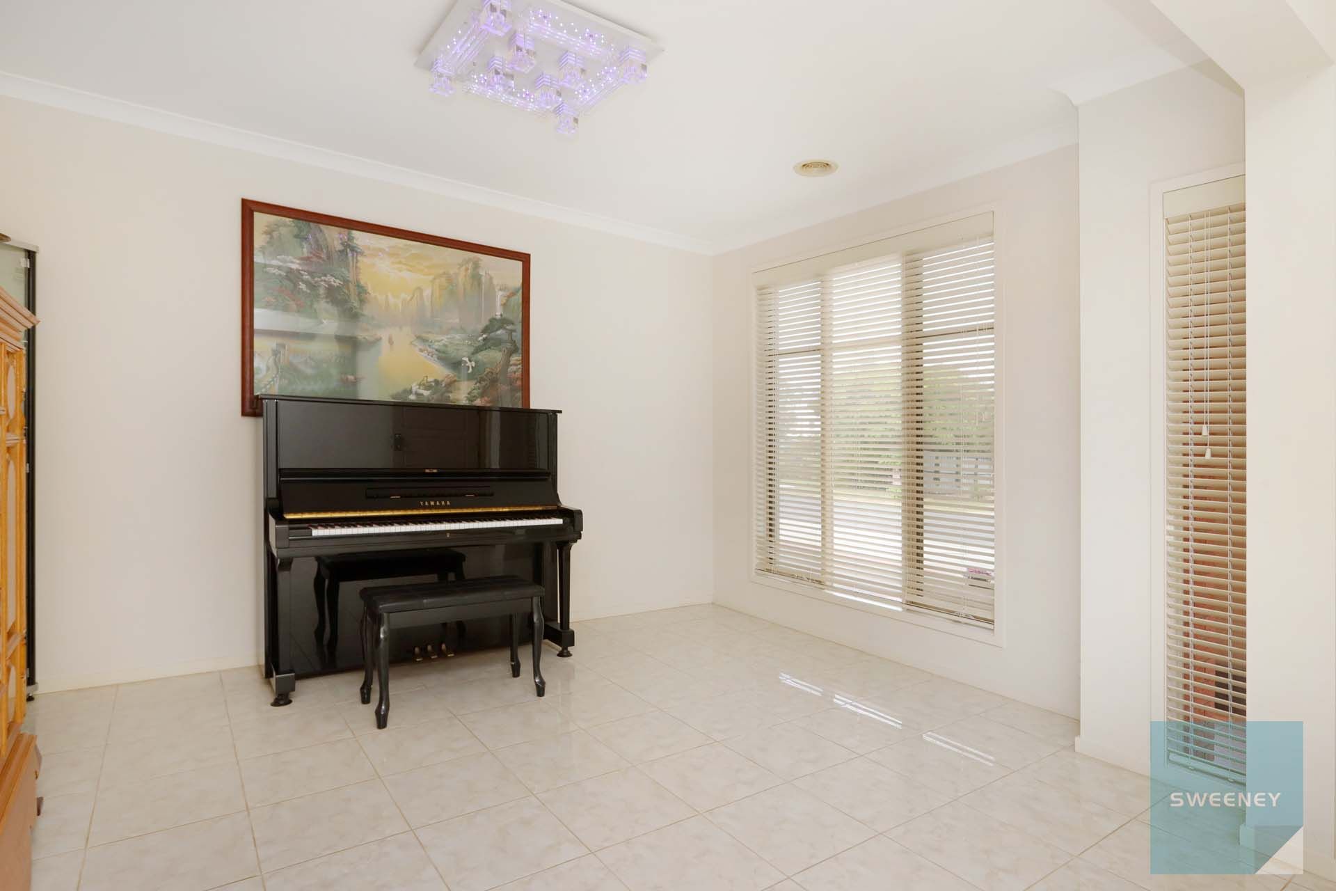 29 Streeton Avenue, Caroline Springs - Thumbnail 8