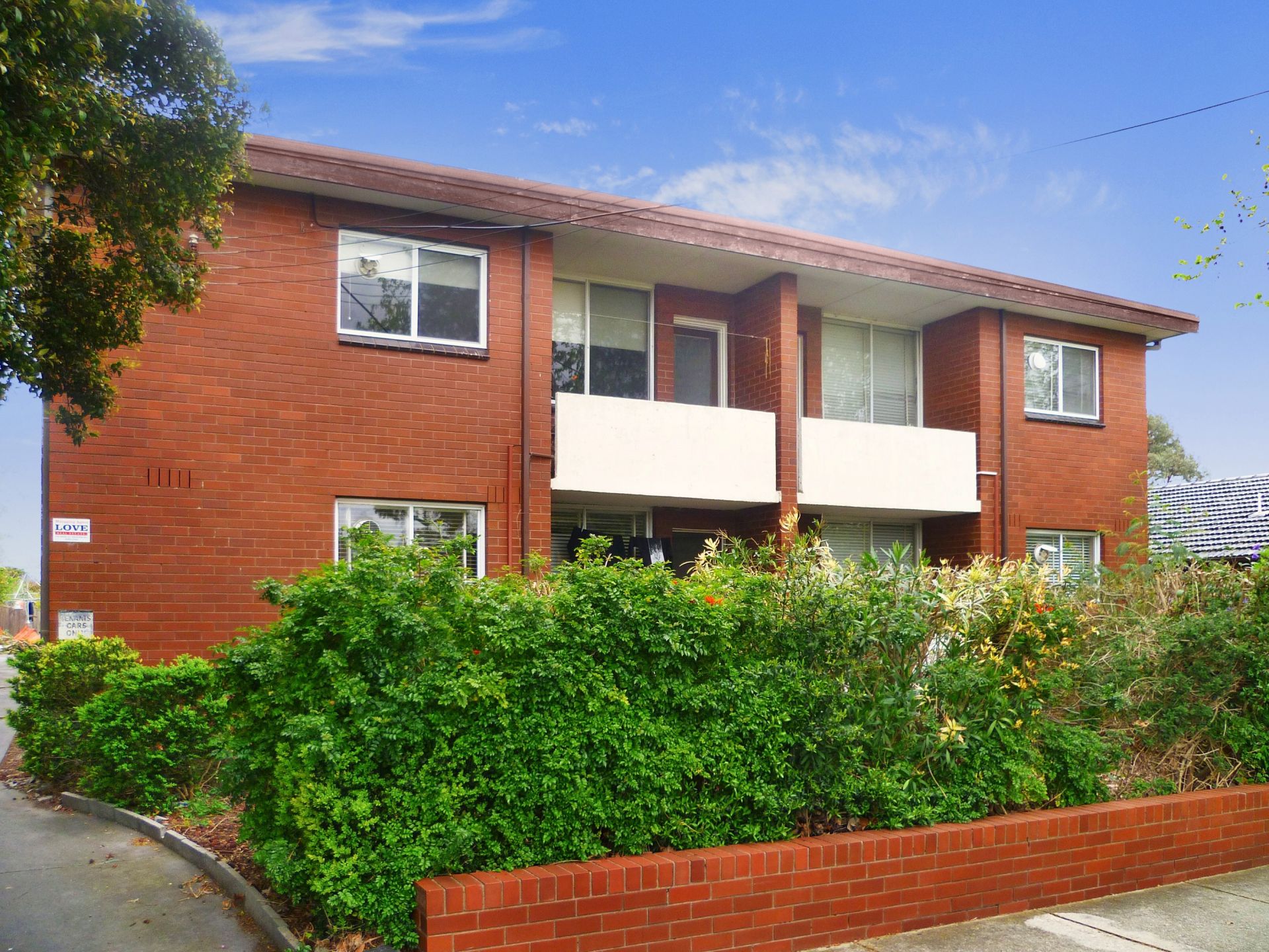 Sensational Ground Floor Apartment in Great Location!
