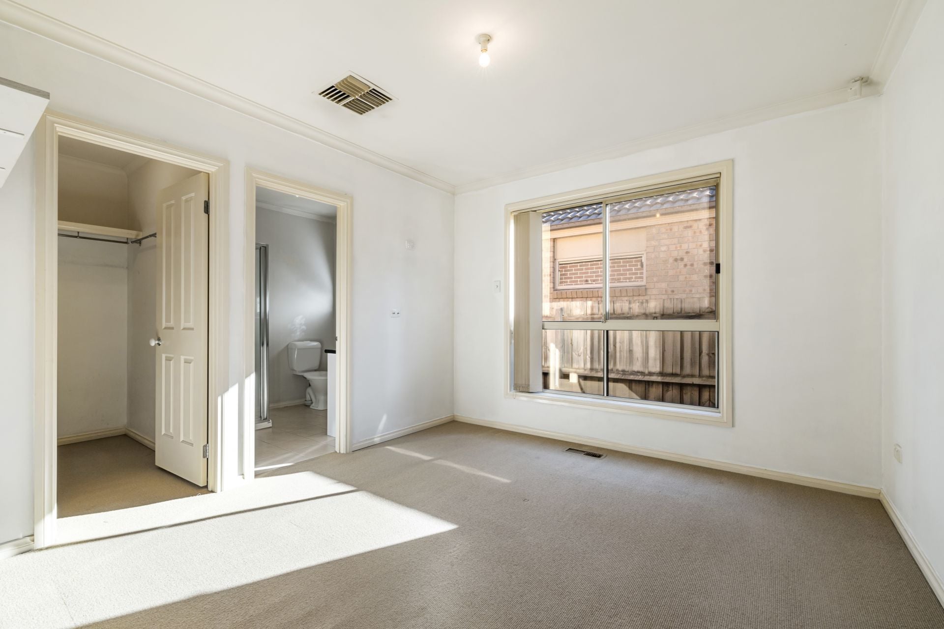 Spacious 4 Bedroom Family Home in Prime Court Location