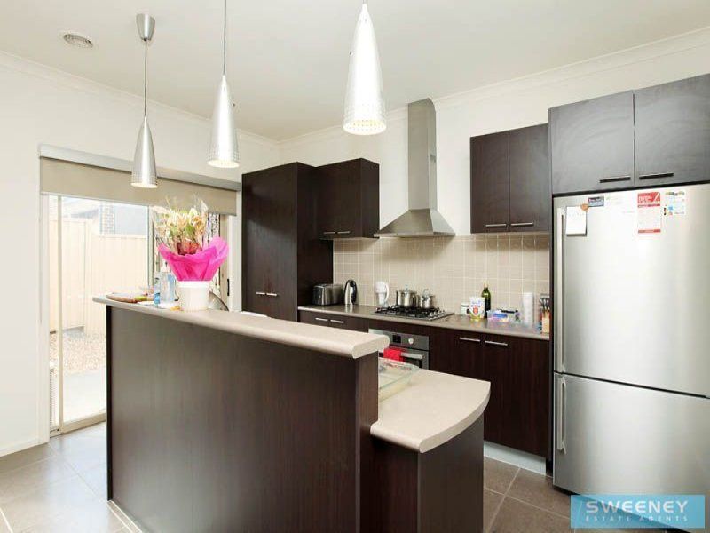 18 Clementson Drive, Caroline Springs - Thumbnail 3