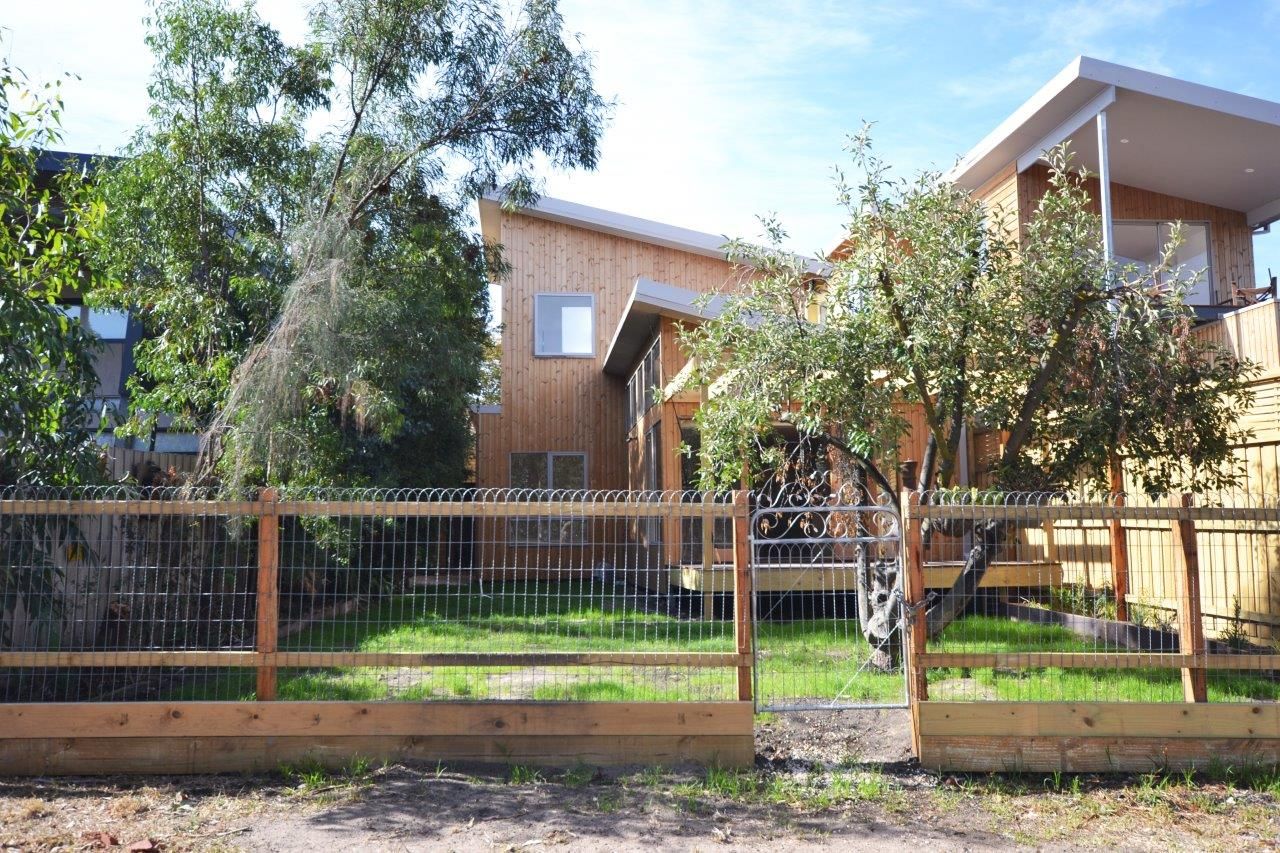 CONTEMPORARY LIVING & IN A FABULOUS LOCATION