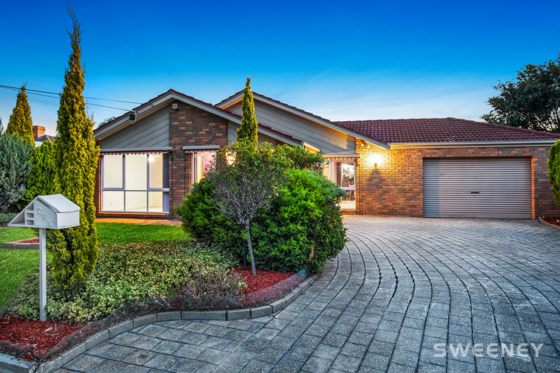 10 Eucalypt Court, Altona Meadows - Thumbnail 2