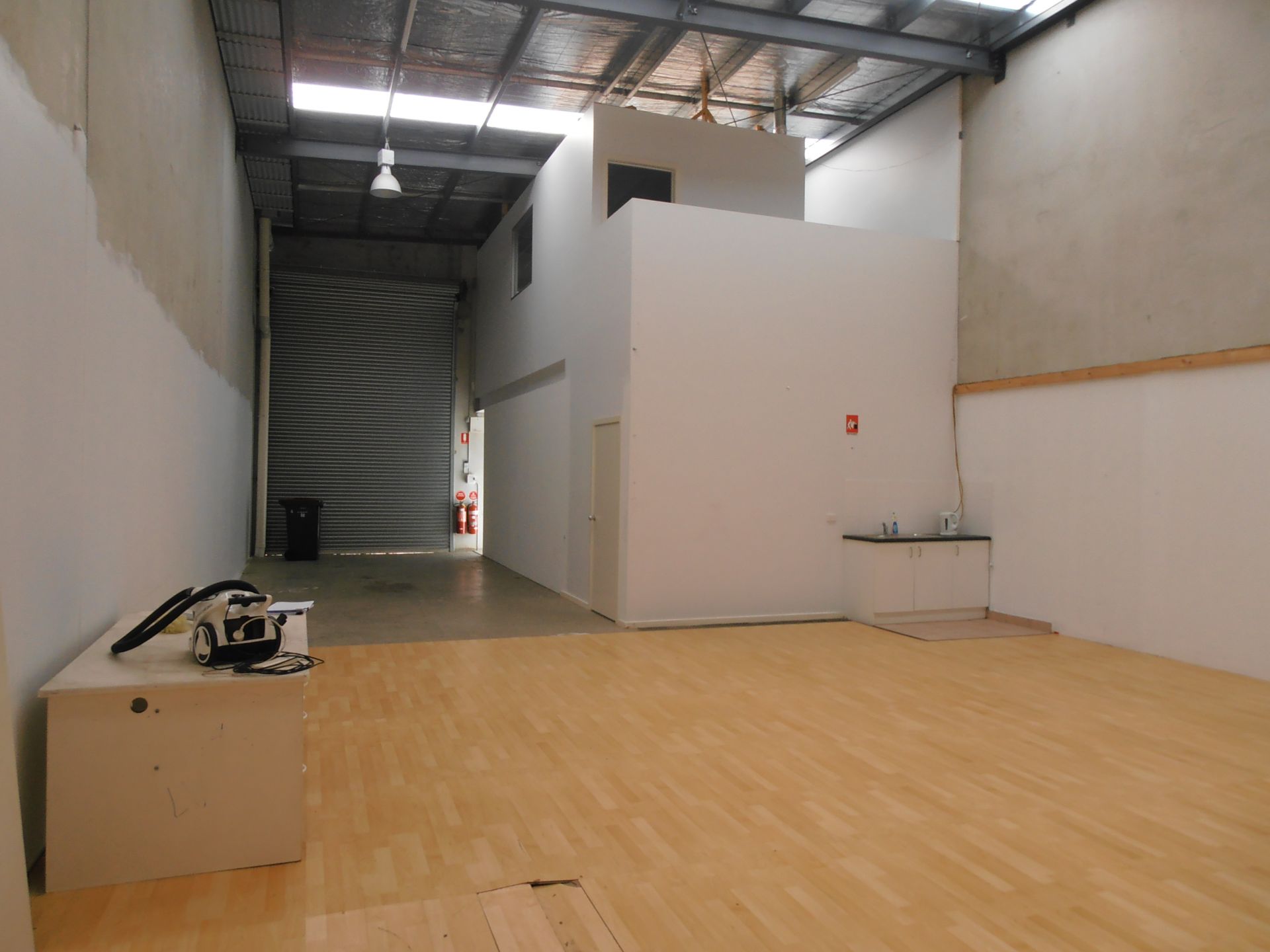 MODERN OFFICE/WAREHOUSE IN SOUGHT AFTER LOCATION