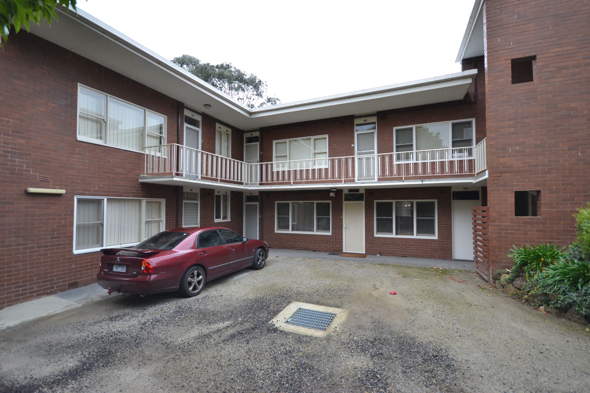 LARGE ONE BEDROOM APARTMENT IN A SOUGHT AFTER LOCATION