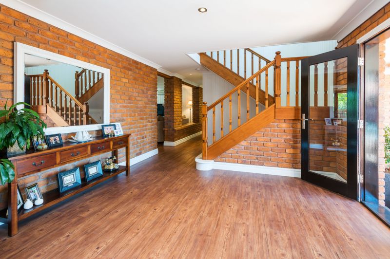 8 Kagi Court, Runaway Bay - Thumbnail 5