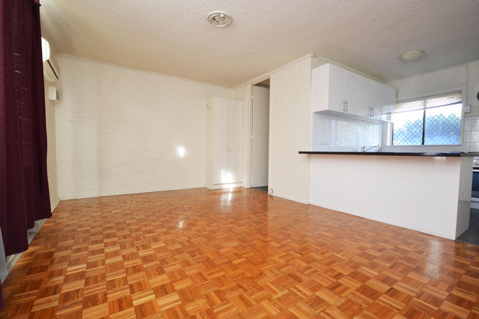 FULLY RENOVATED STUDIO - GREAT LOCATION!