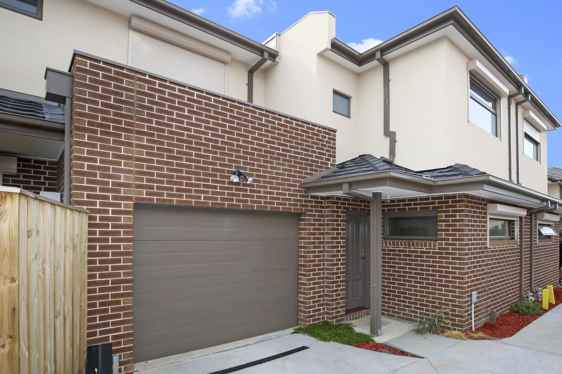 STUNNING TWO BEDROOM TOWNHOUSE