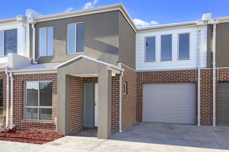 2/126 Moffat Drive, Lalor