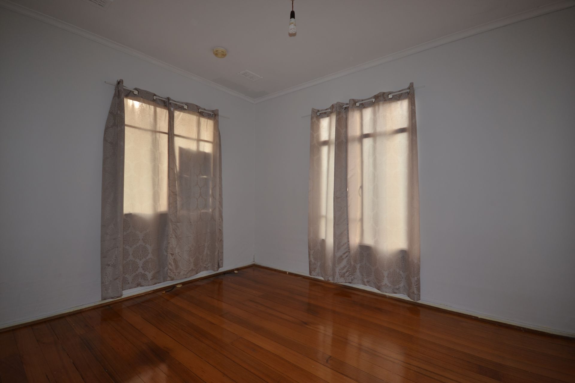 6 MONTH LEASE IDEAL!