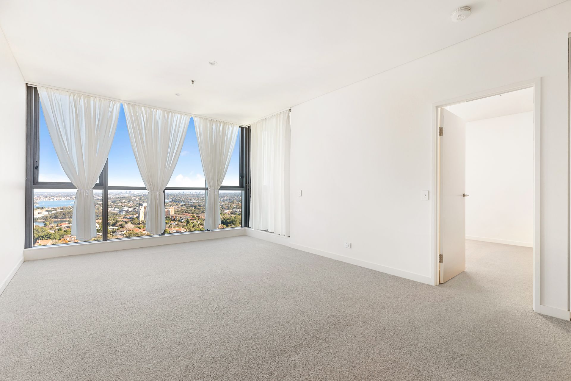 1802/144154 Pacific Highway, NORTH SYDNEY McConnell Bourn Pty Ltd