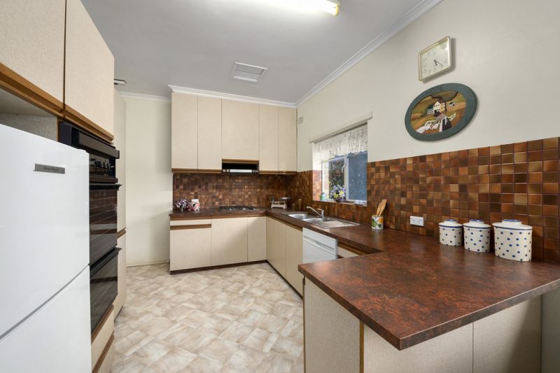 11 Longview Road, Balwyn North - Thumbnail 4