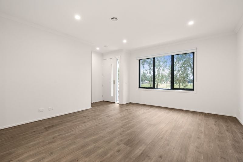 12/2 Westonbury Drive, Truganina