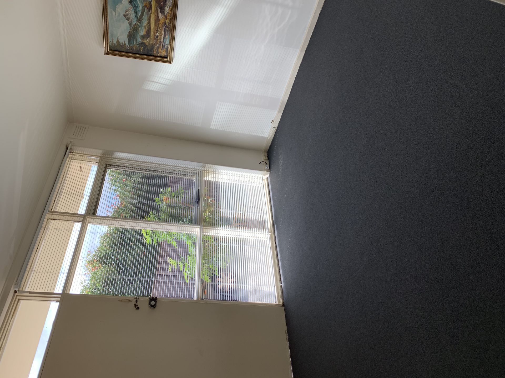 Walking Distance To High Street!