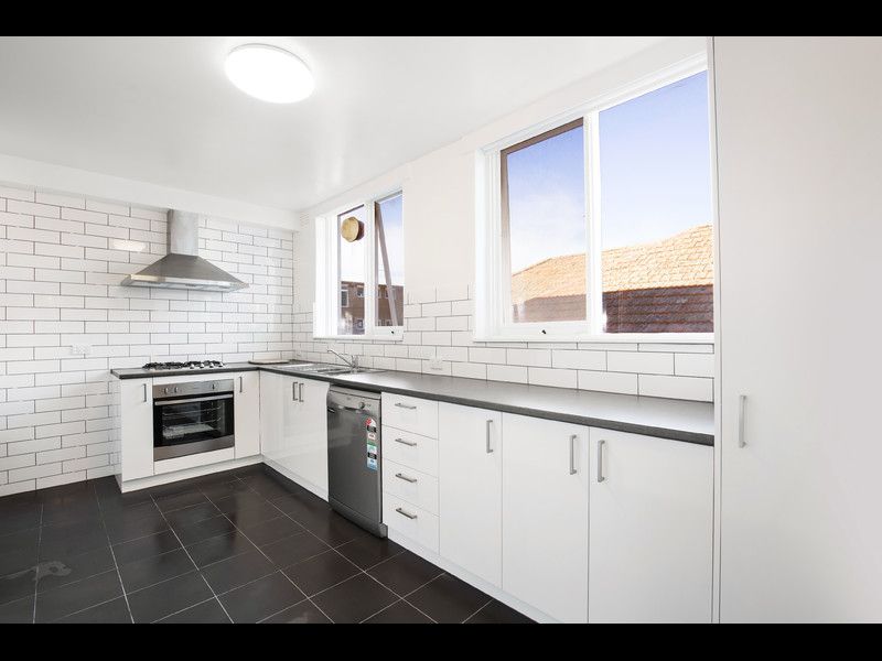1/3A Hughenden Road, St Kilda East - Thumbnail 2