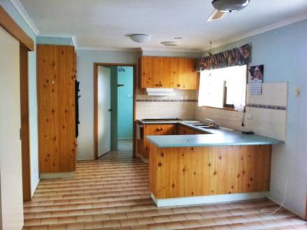 CLOSE TO THE STABLES SHOPPING CENTRE & SCHOOLS!