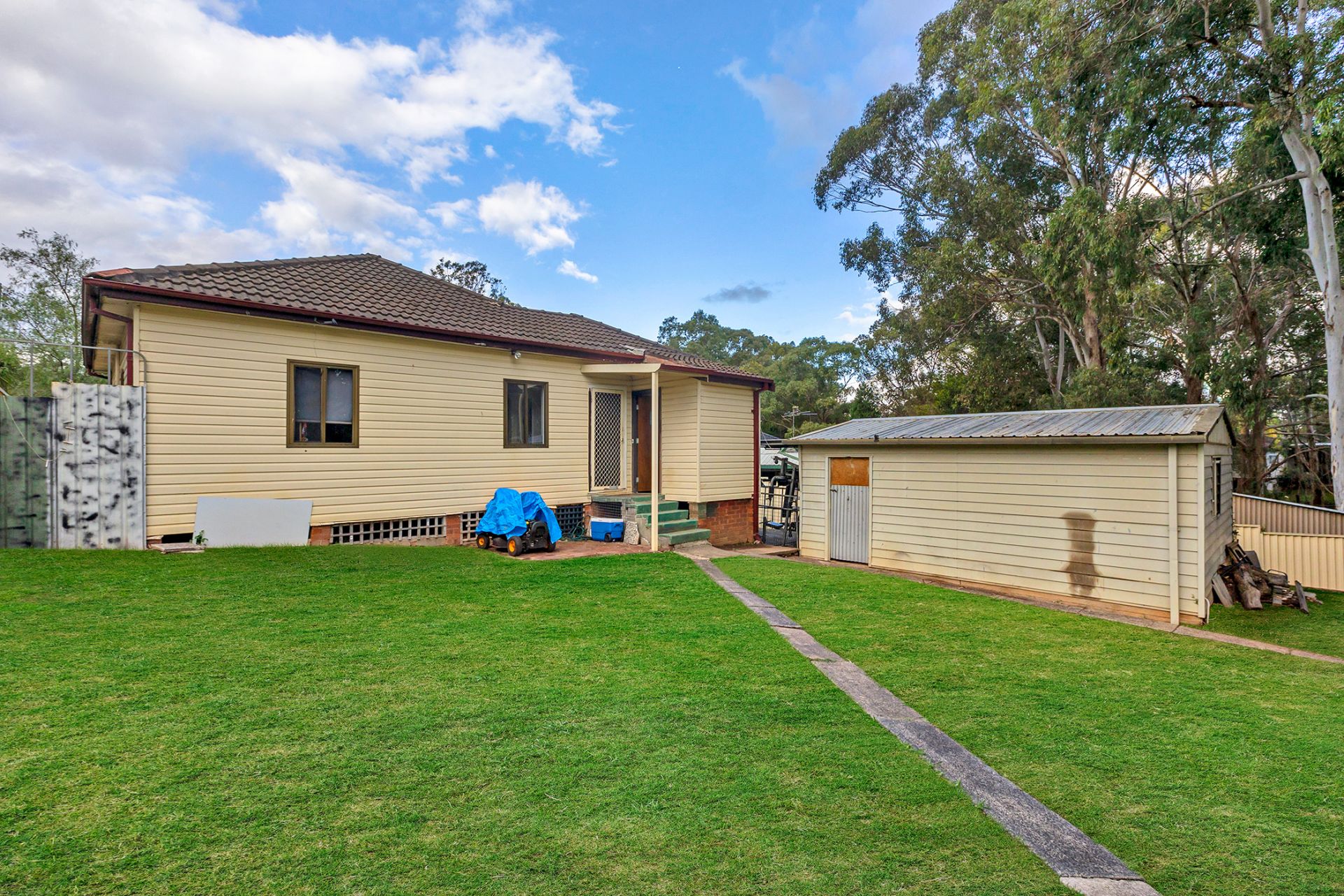 Real Estate For Sale 9 Rachel Crescent Mount Pritchard , NSW