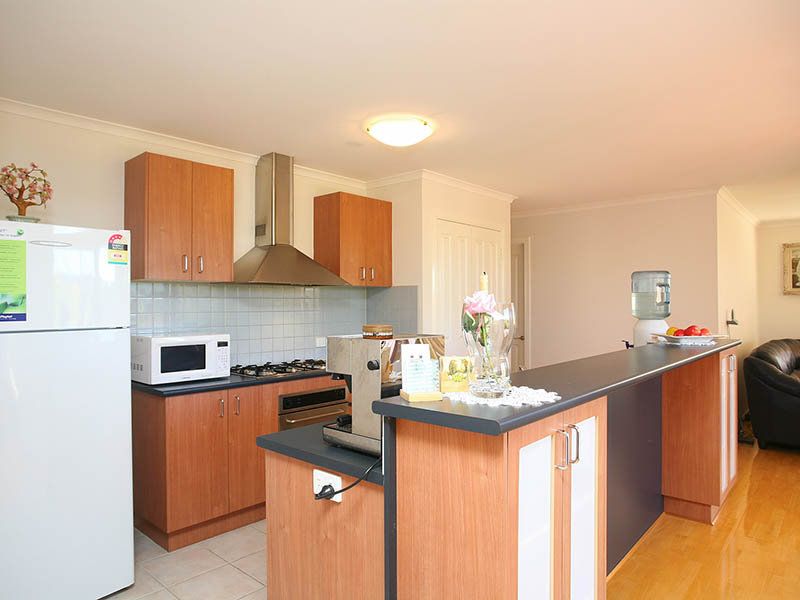 2 Hounslow Green, Caroline Springs - Thumbnail 5