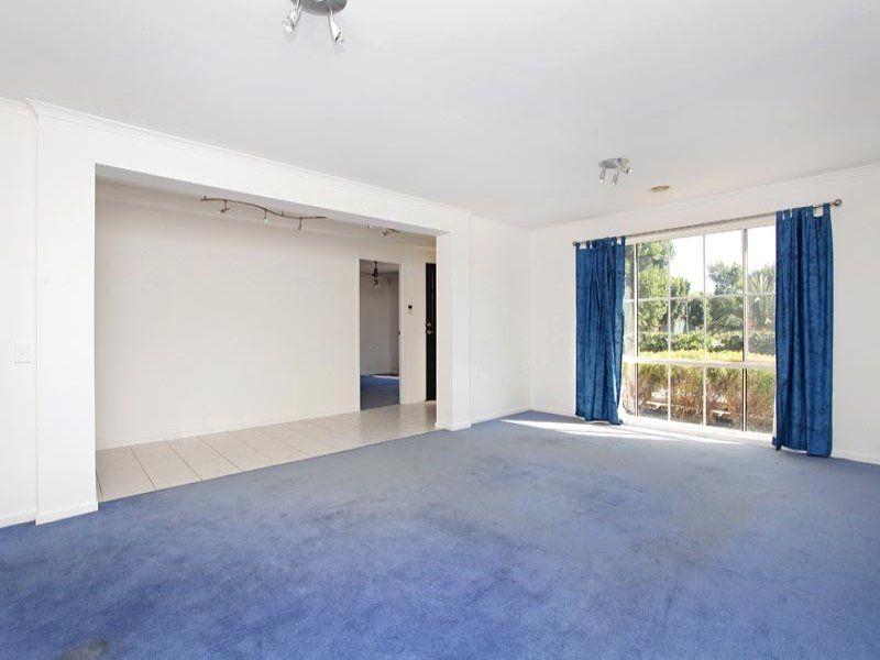 28 Milburn Circuit, Caroline Springs - Thumbnail 7